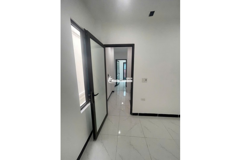 NHÀ 3 TẦNG - NGÕ Ô TÔ - GIÁ CHỈ 2,X TỶ